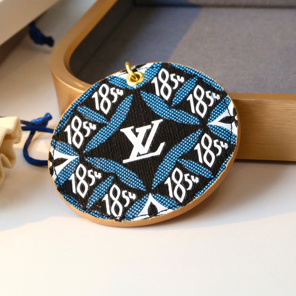A1Z105E90 Popular bag 's charms accessories