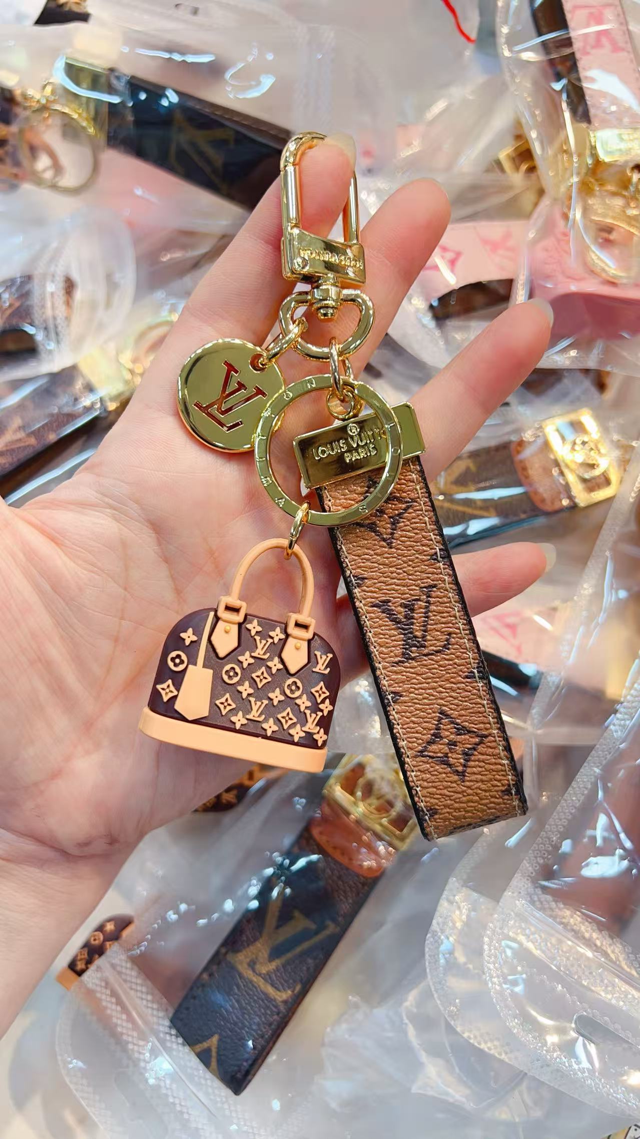 A1Z105E21 Popular bag 's charms accessories