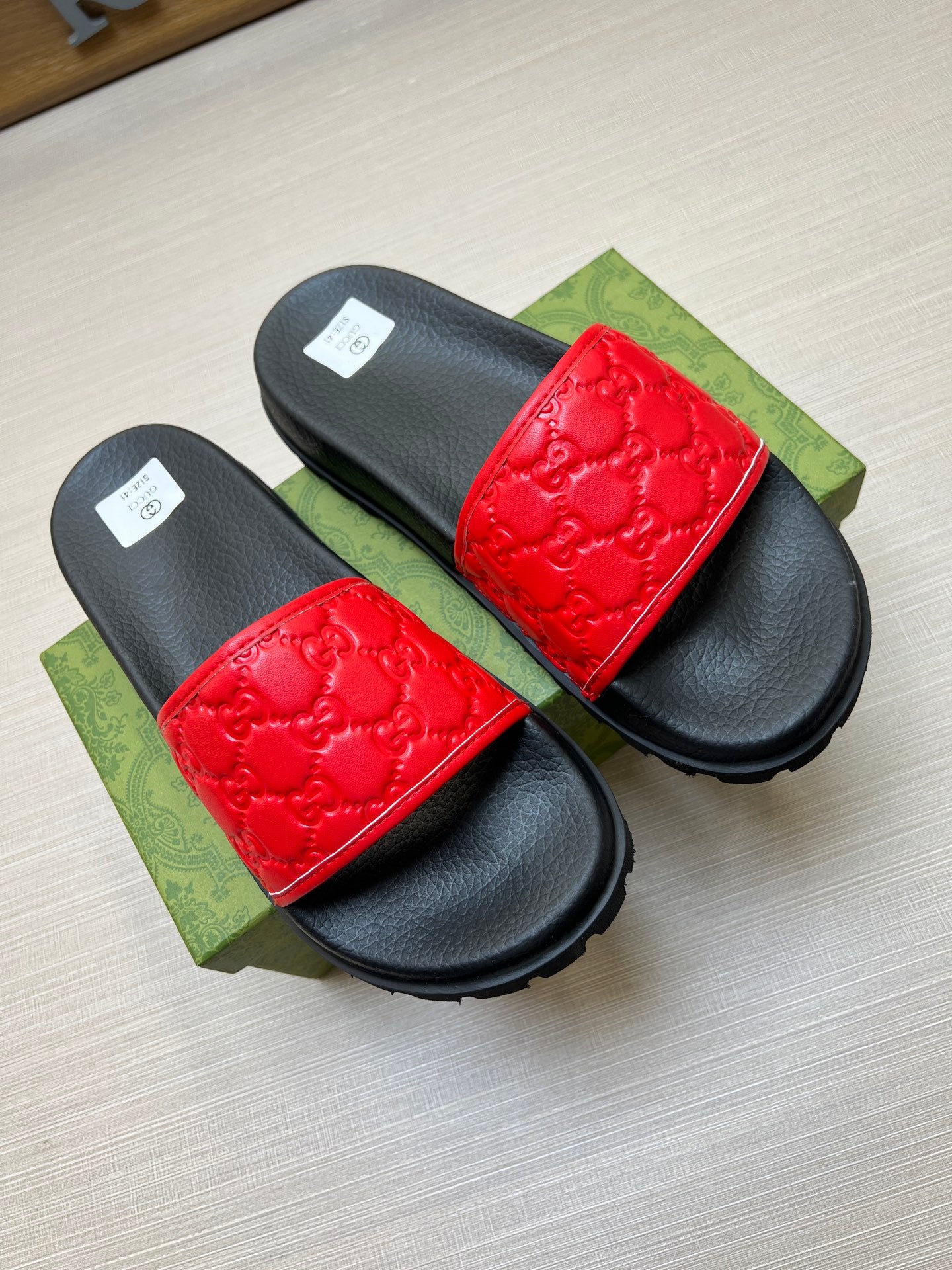 Z5X76B5  Popular slippers