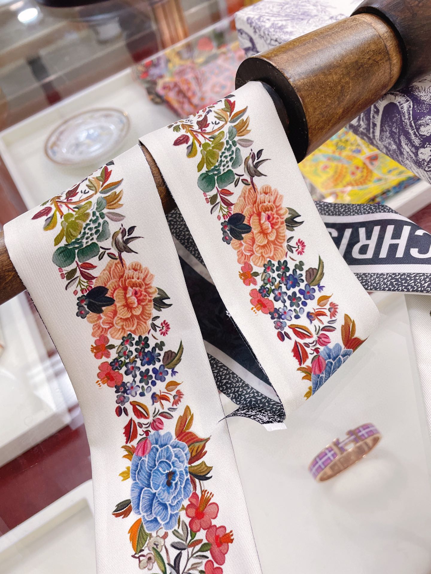 W1N46D45 Popular Silk Scarve