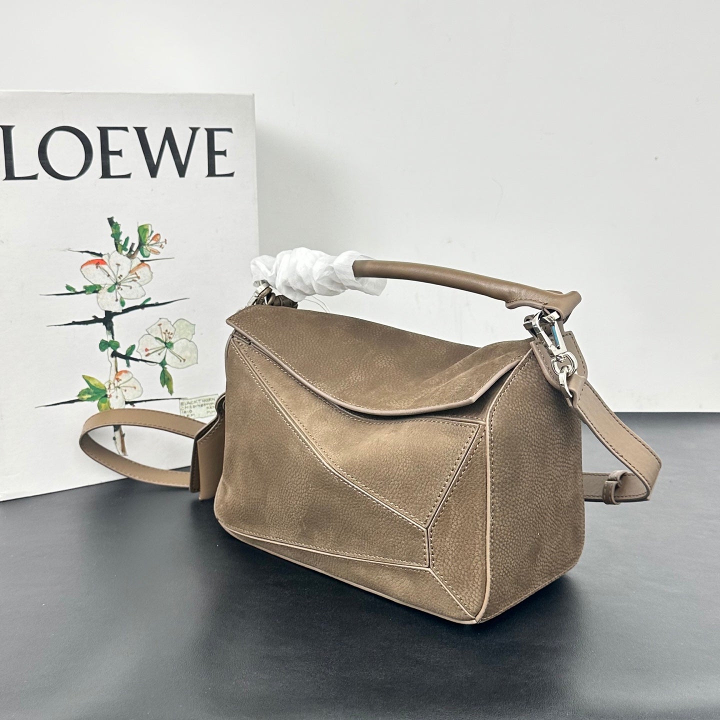 B1R46A10 Popular leather bag
