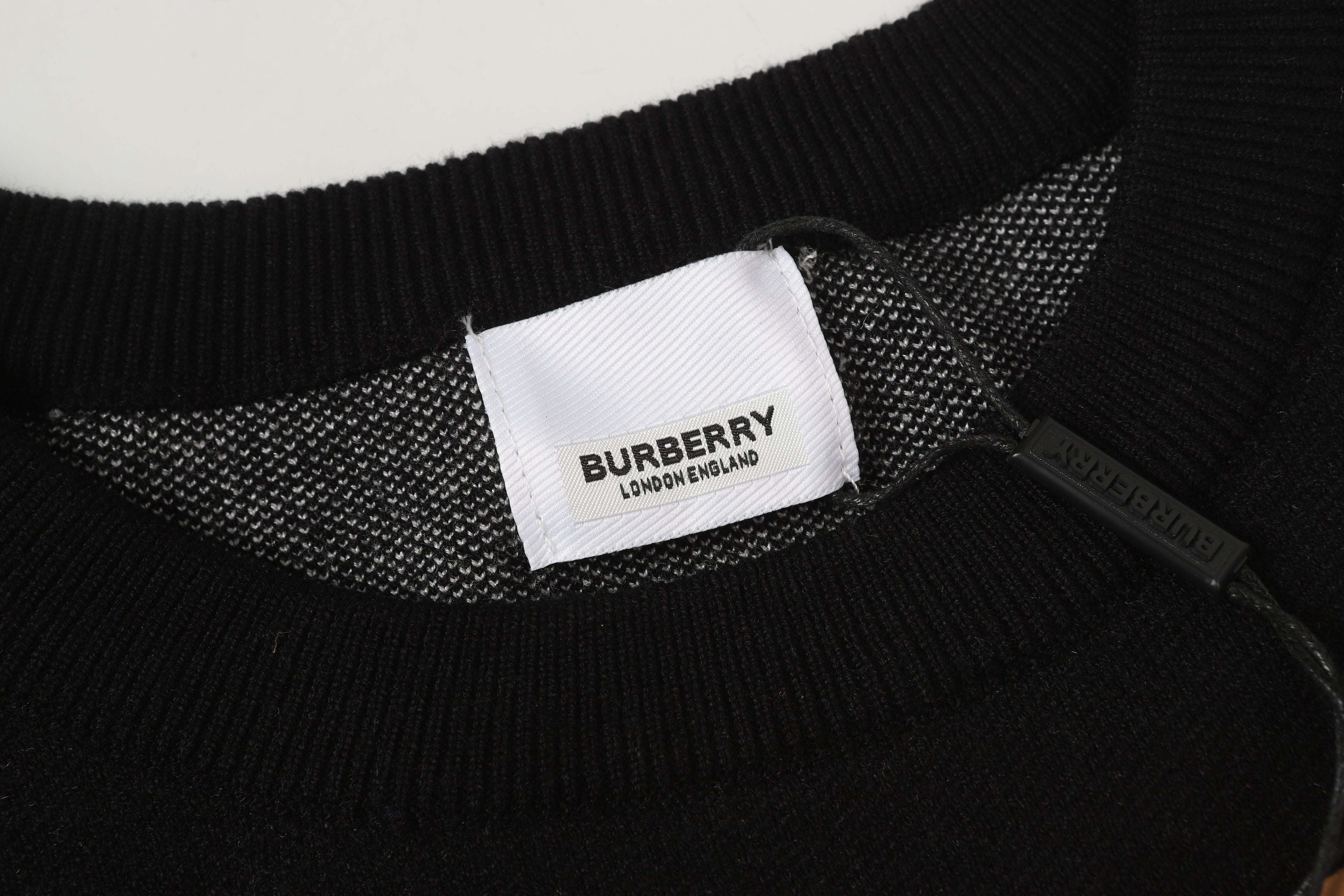 U1Z05J402 Popular Sweaters
