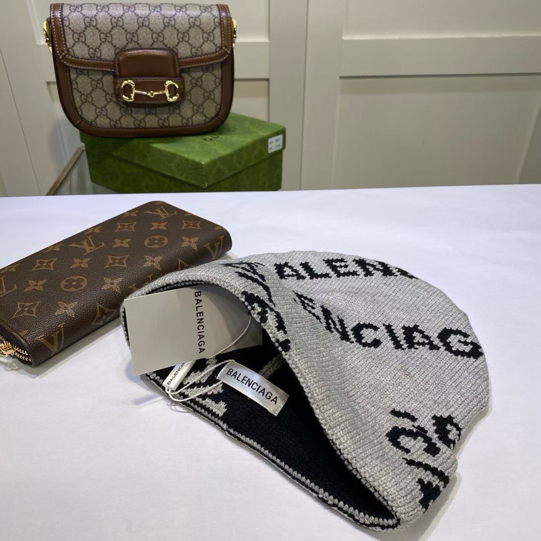 M1R86J97 Popular hats