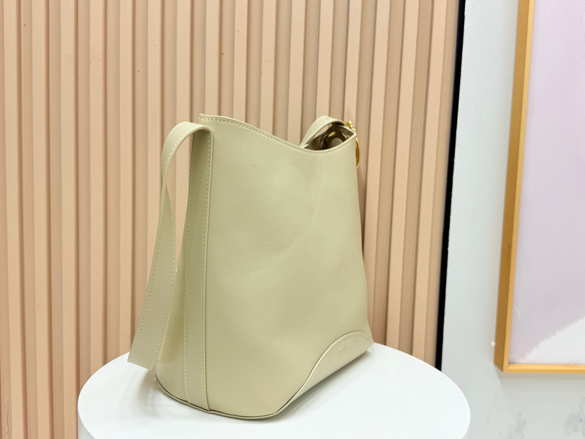 B1R76D45 Popular leather bag