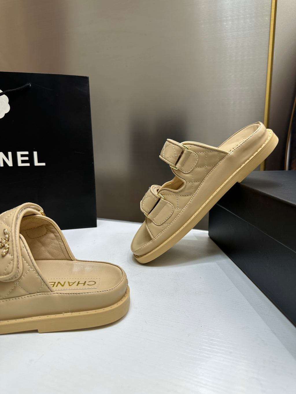 Z1R45C1  Popular sandals