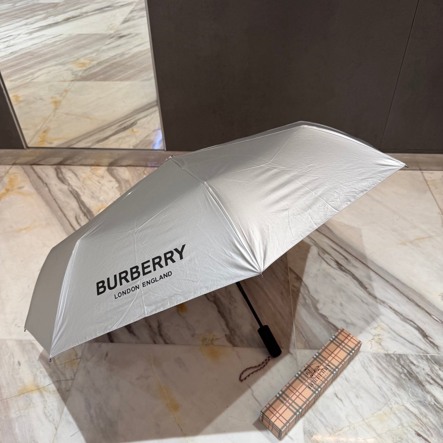 J1N46R19 Popular UV resistant umbrella