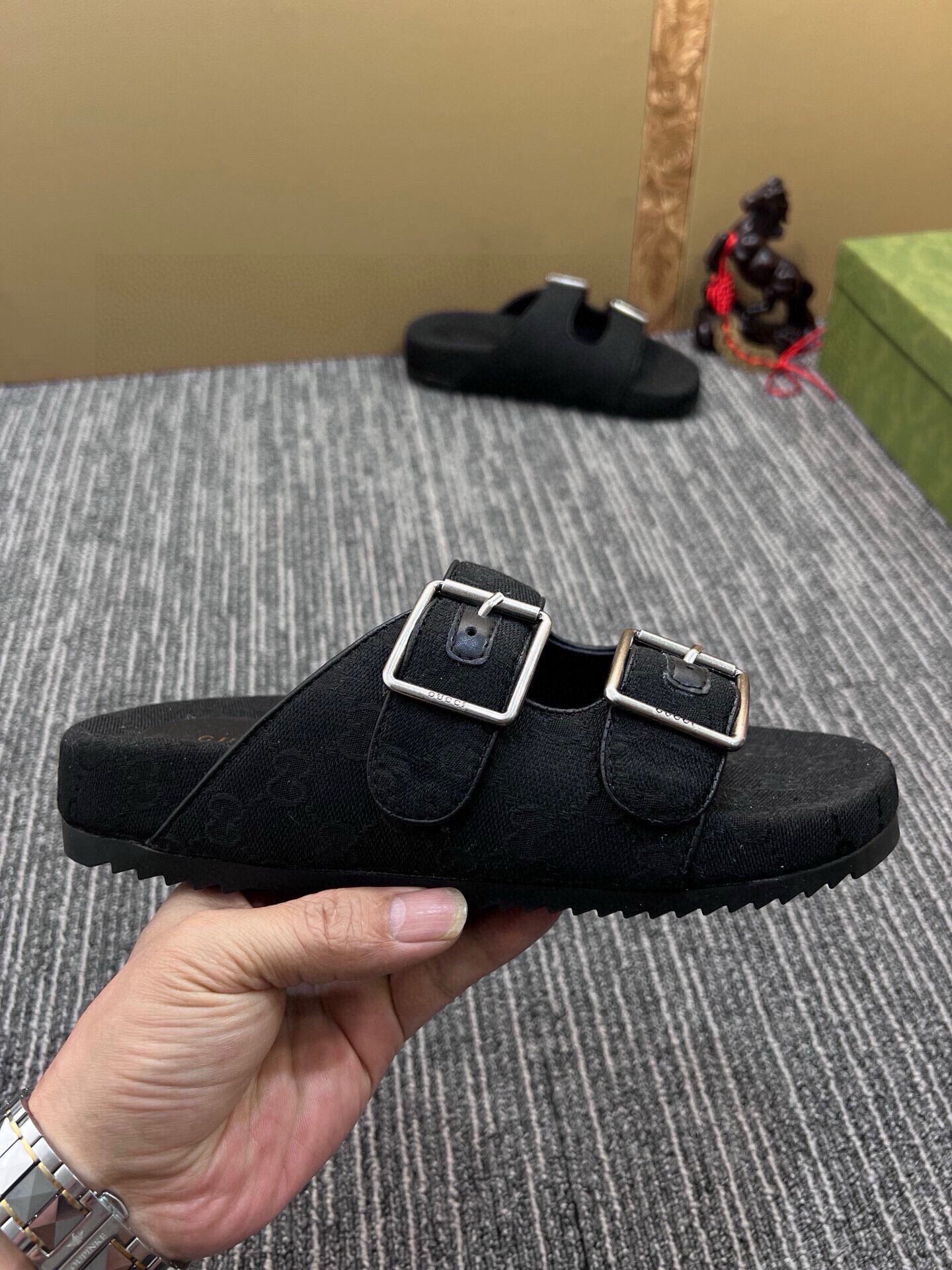 Z5QB17  Popular shoes