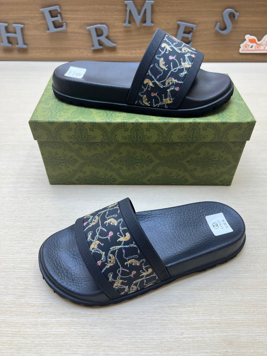 Z5R66B25 Popular Slippers