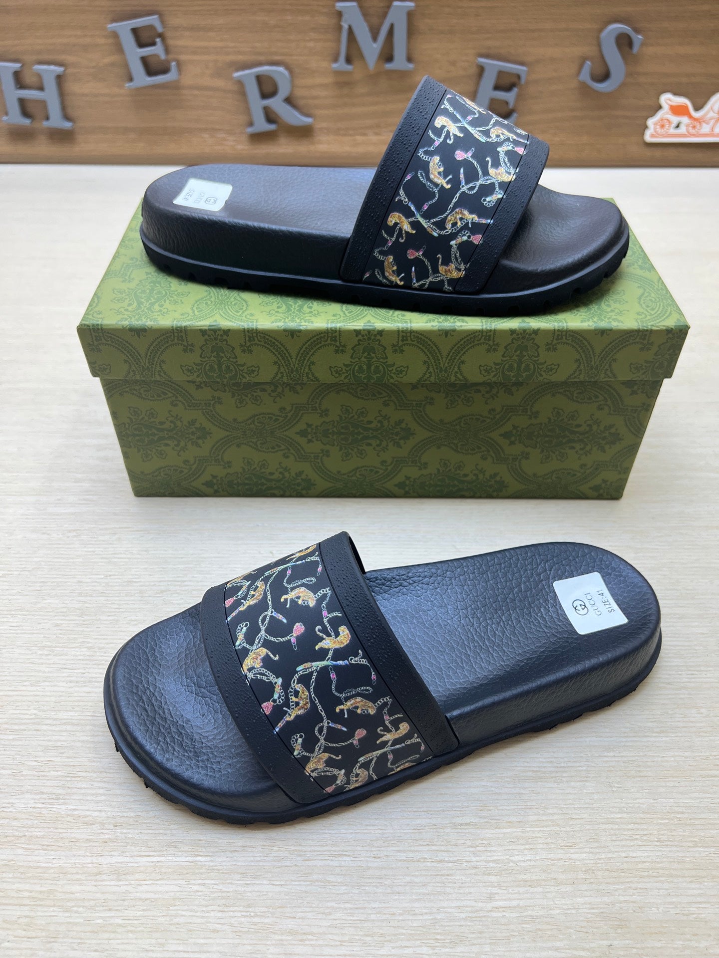 Z5R66B25 Popular Slippers
