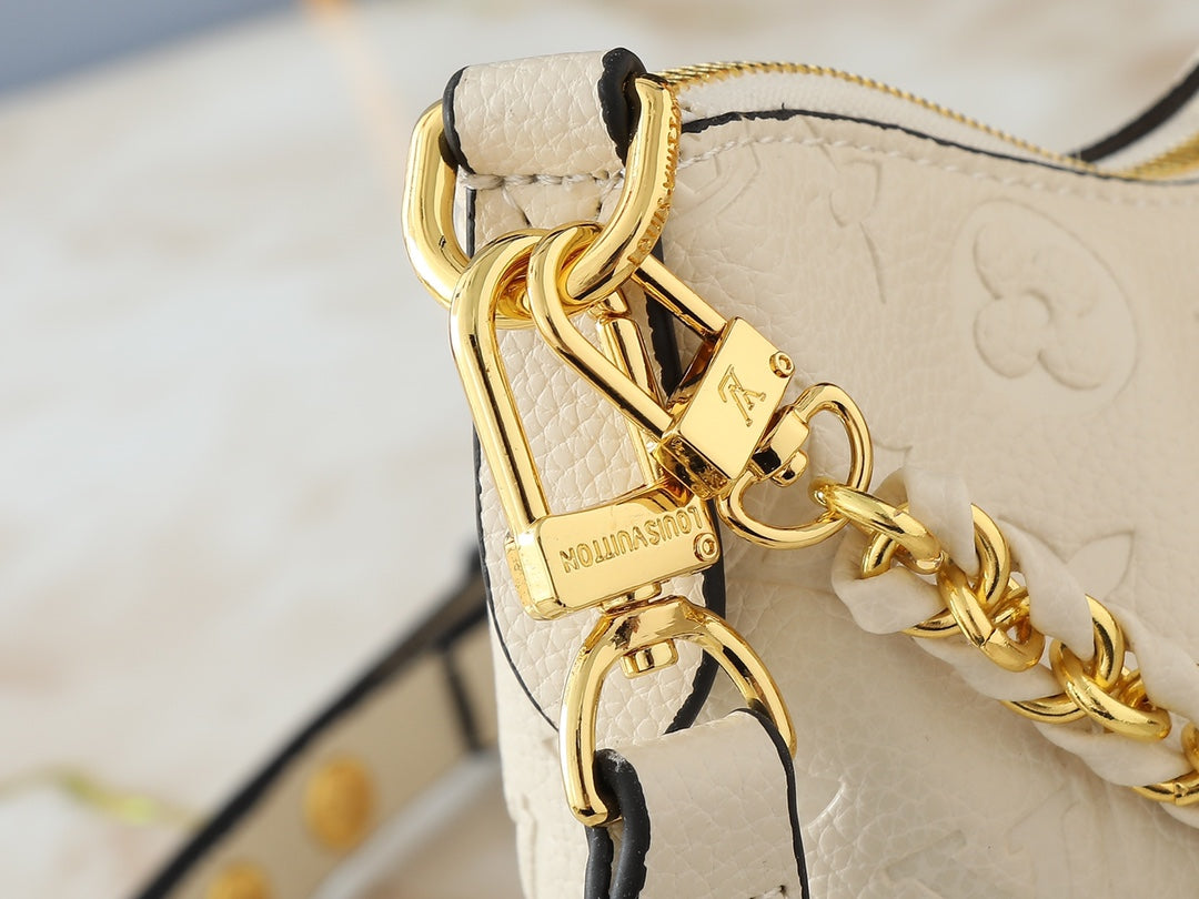 B1R76E49 Popular leather bag