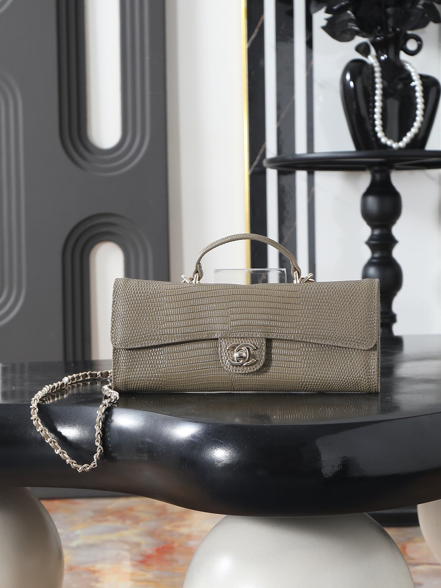 B1R76C23 Popular leather bag