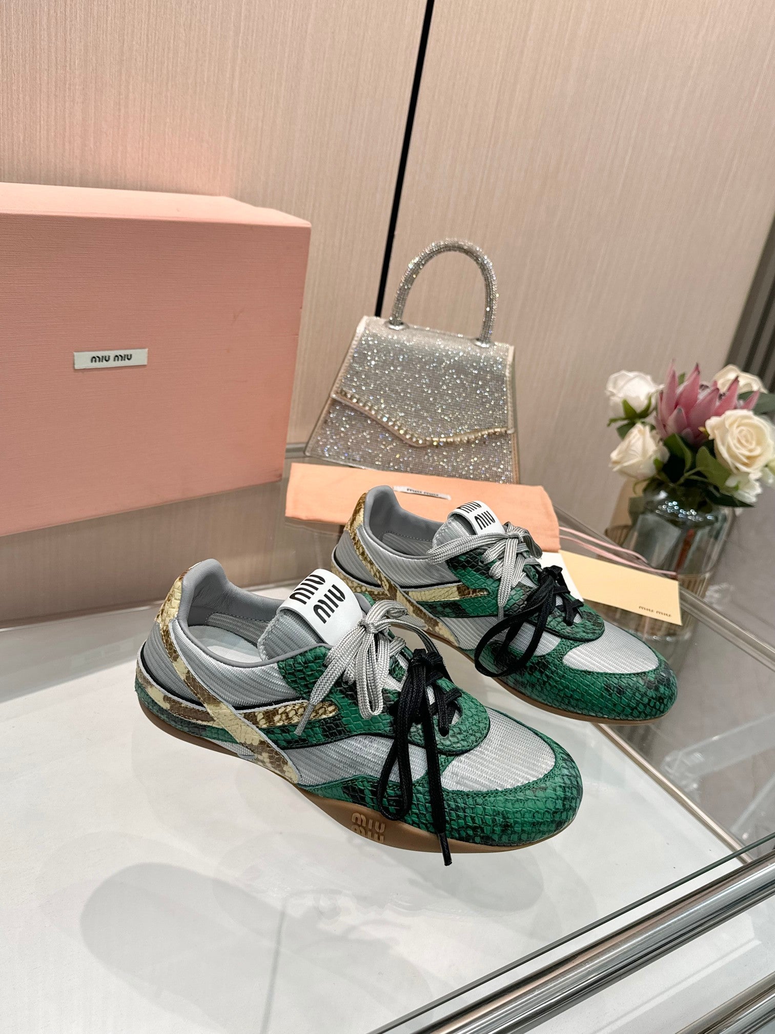 Z2Q105A246 Popular high-quality Shoes