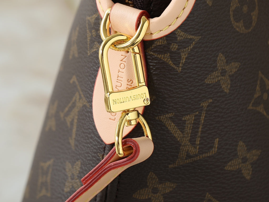 B1P46E107 Popular leather bag