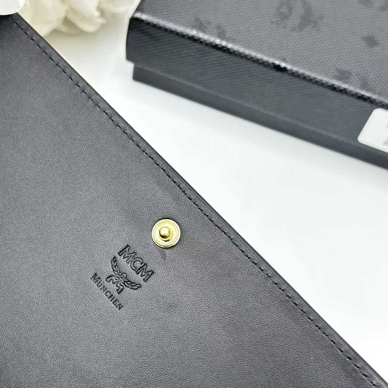 B1N36M14 Popular leather  Wallets