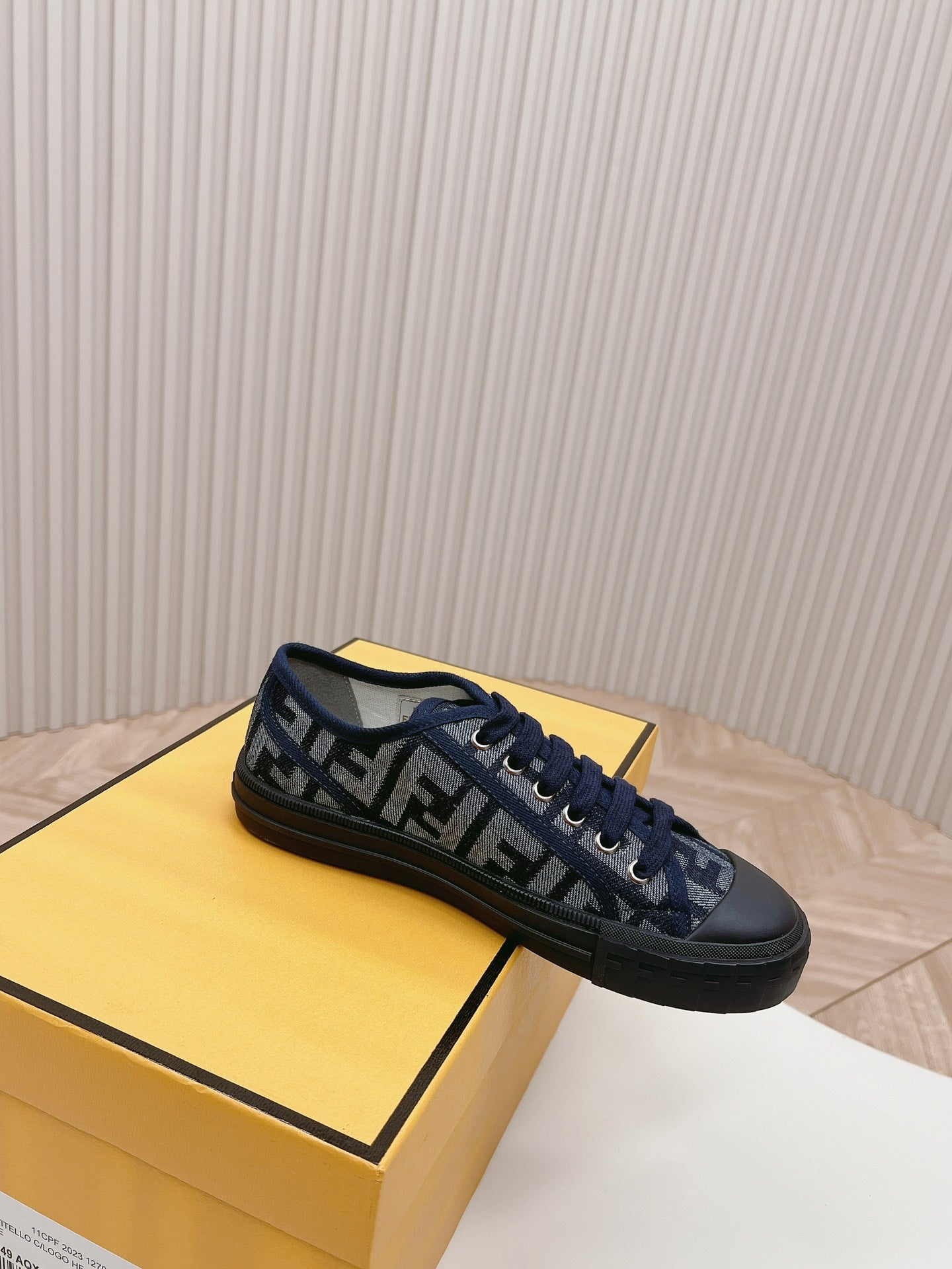 Z2Q105F423 Popular high-quality Shoes