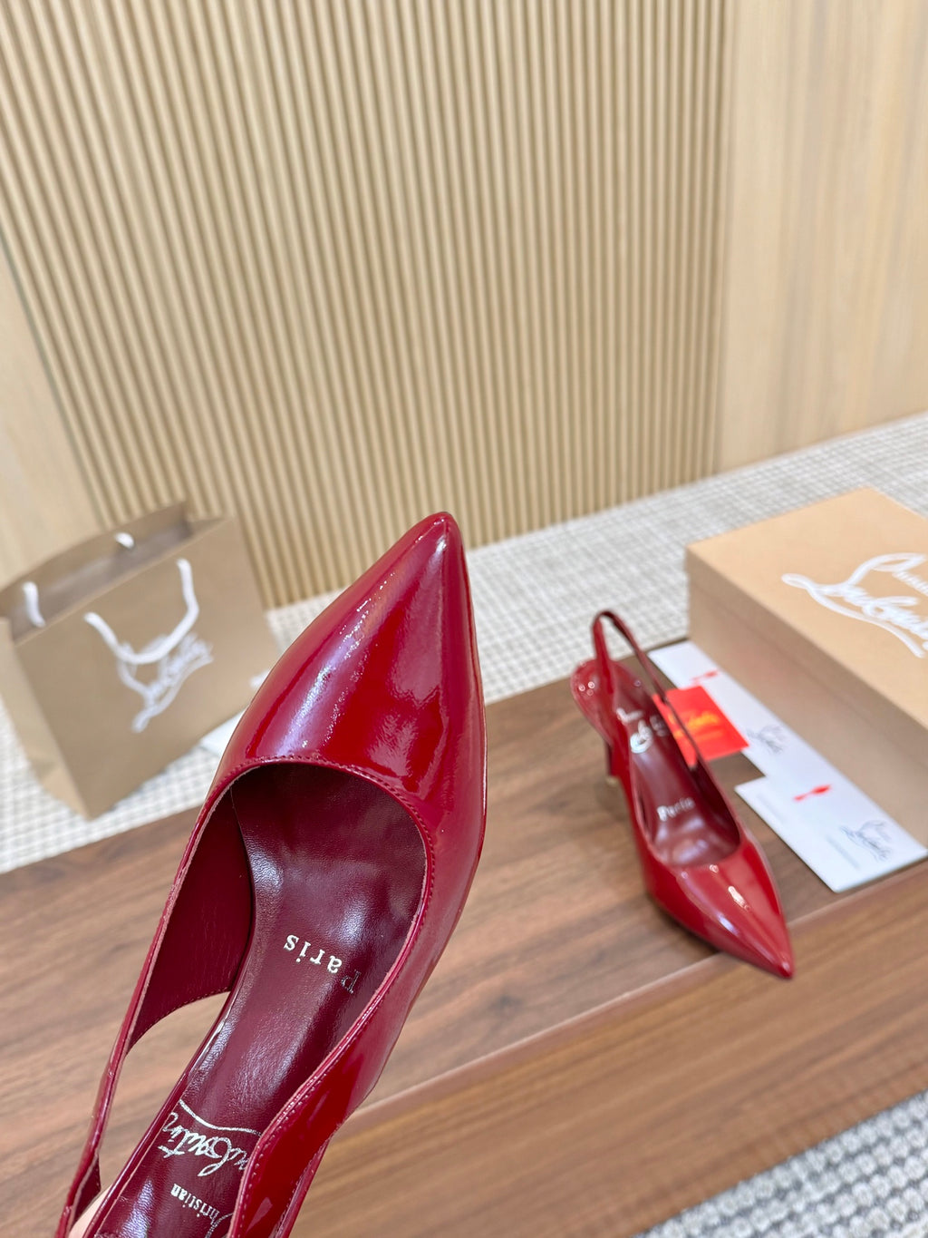 Z2N75A5  Popular leather High heels