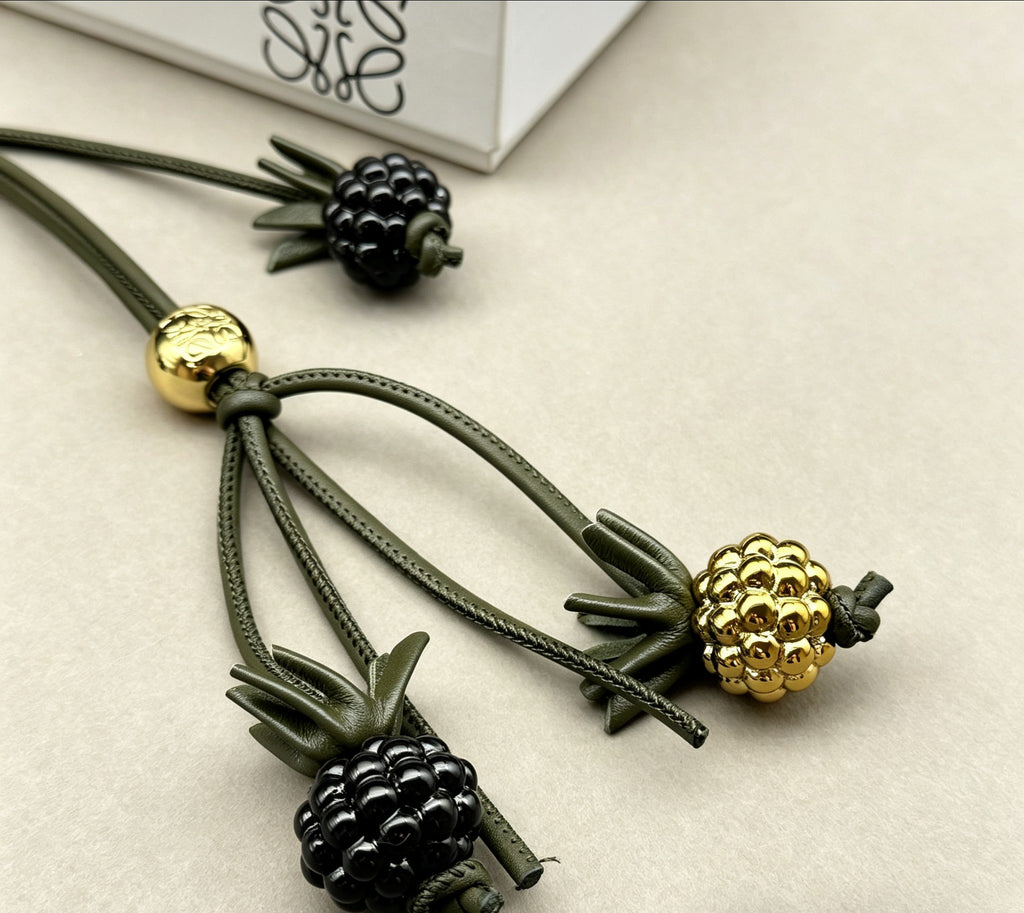 A1R76A06 Popular bag 's charms accessories