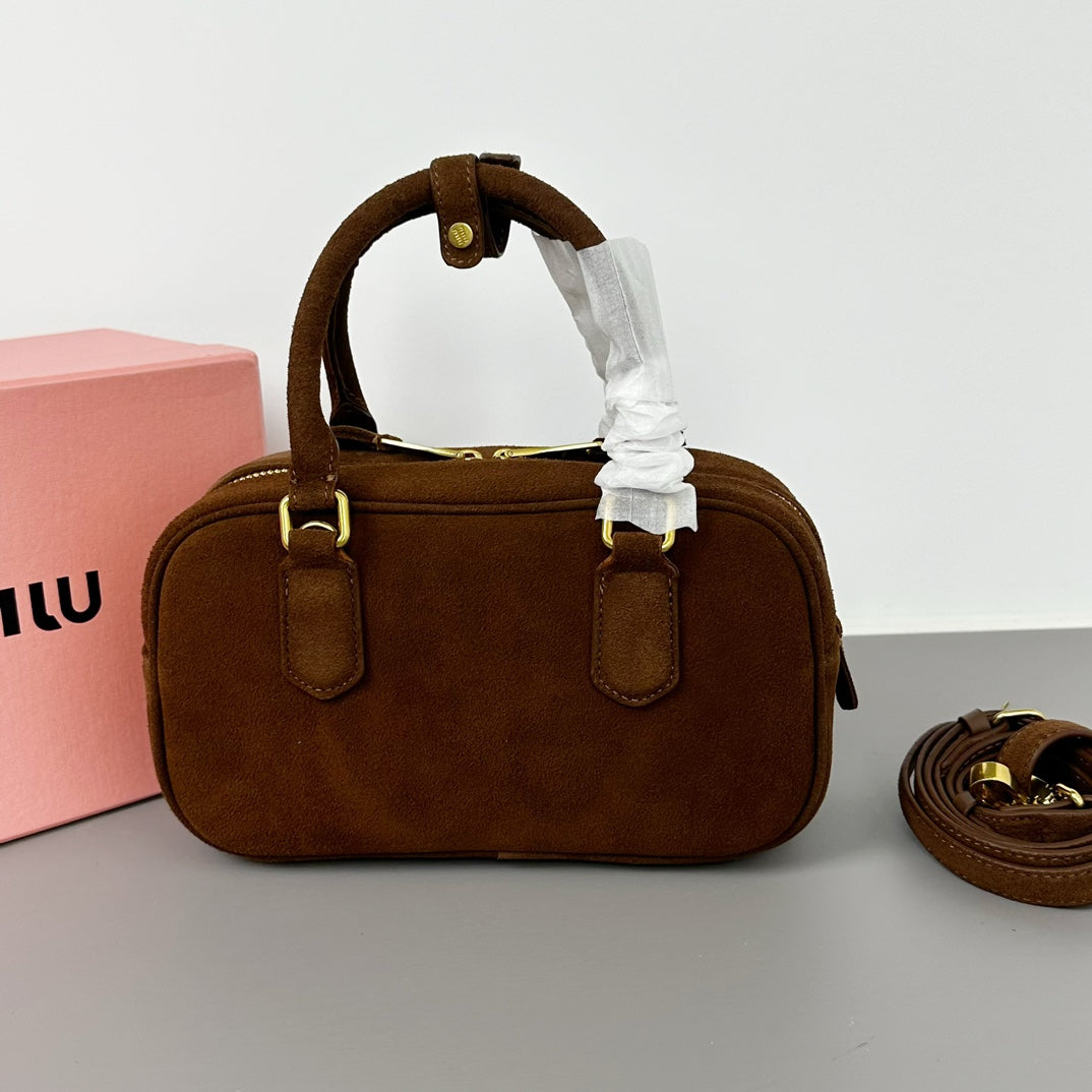 B1P46A149 Popular leather bags(22x10.5x7.5cm)