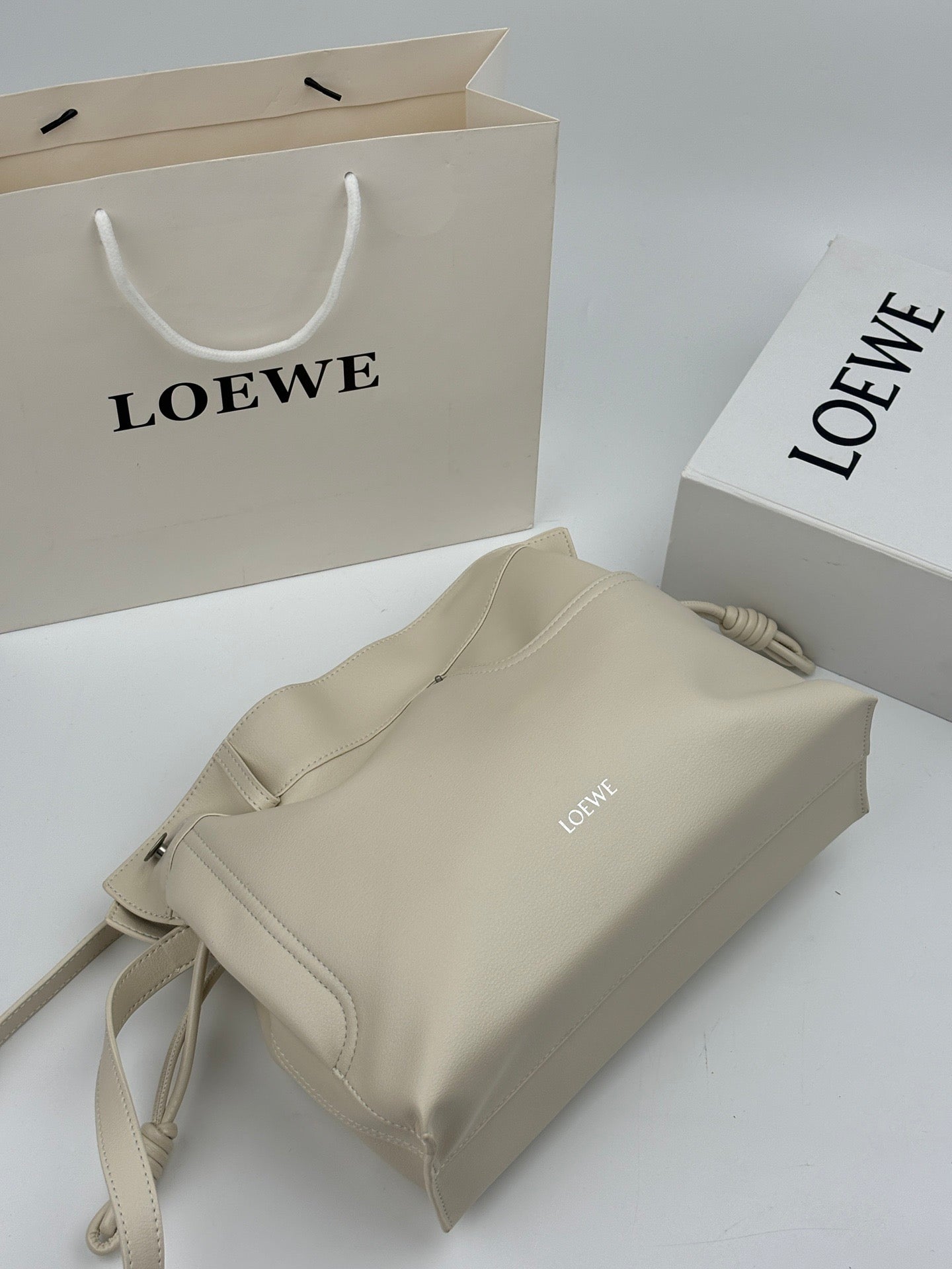 B1P36A47 Popular leather bag
