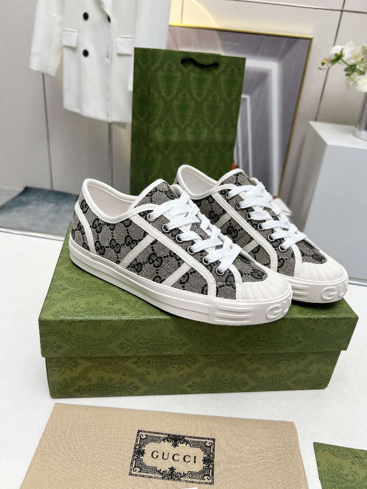 Z2Q105B238 Popular high-quality  Shoes