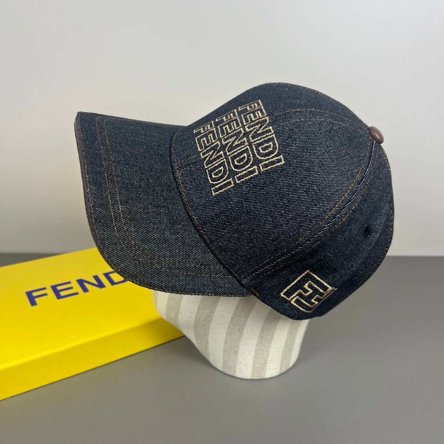 M1R76F18 Popular hats