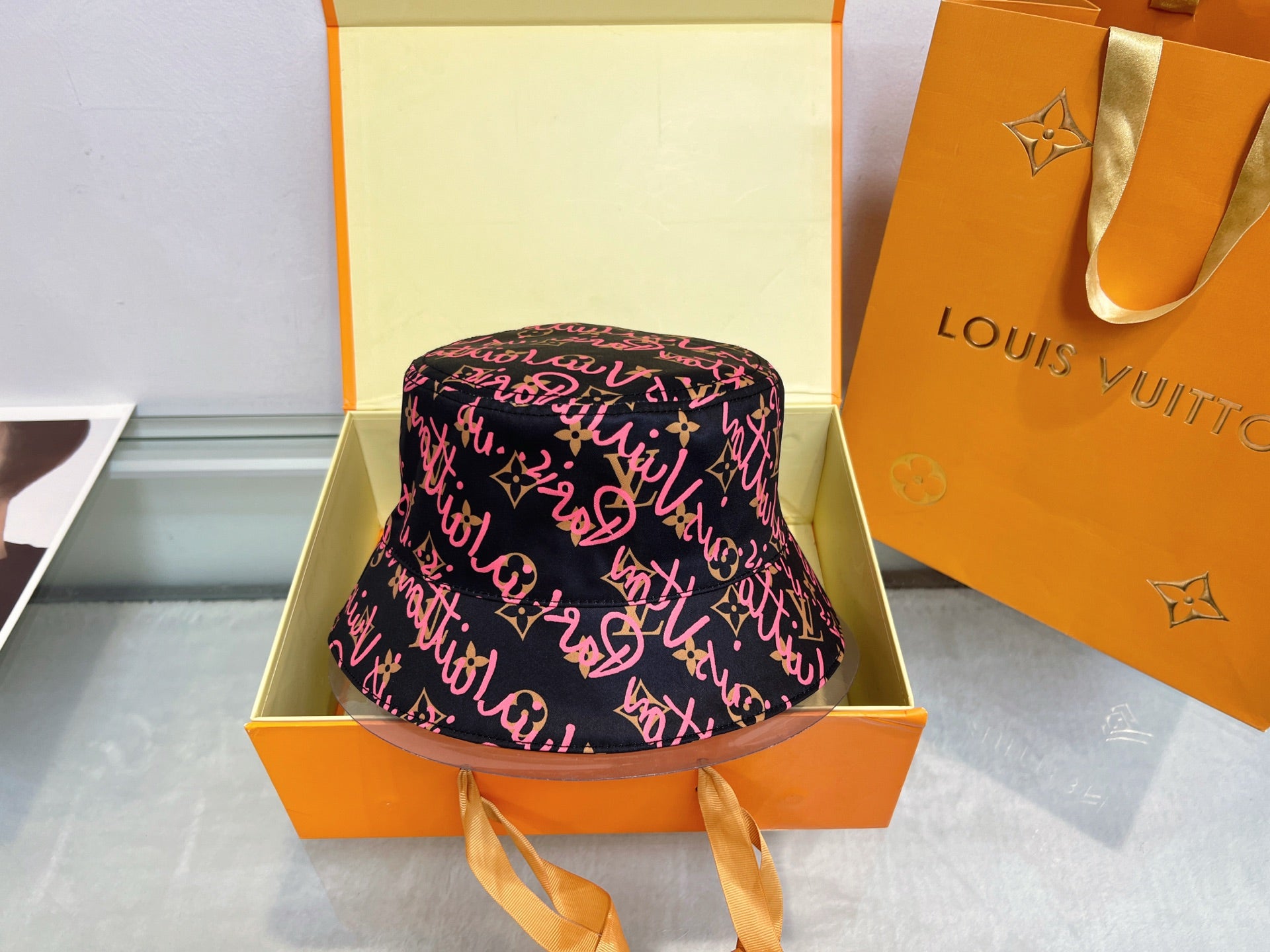 M1R76E23 Popular double-sided hat that can be worn
