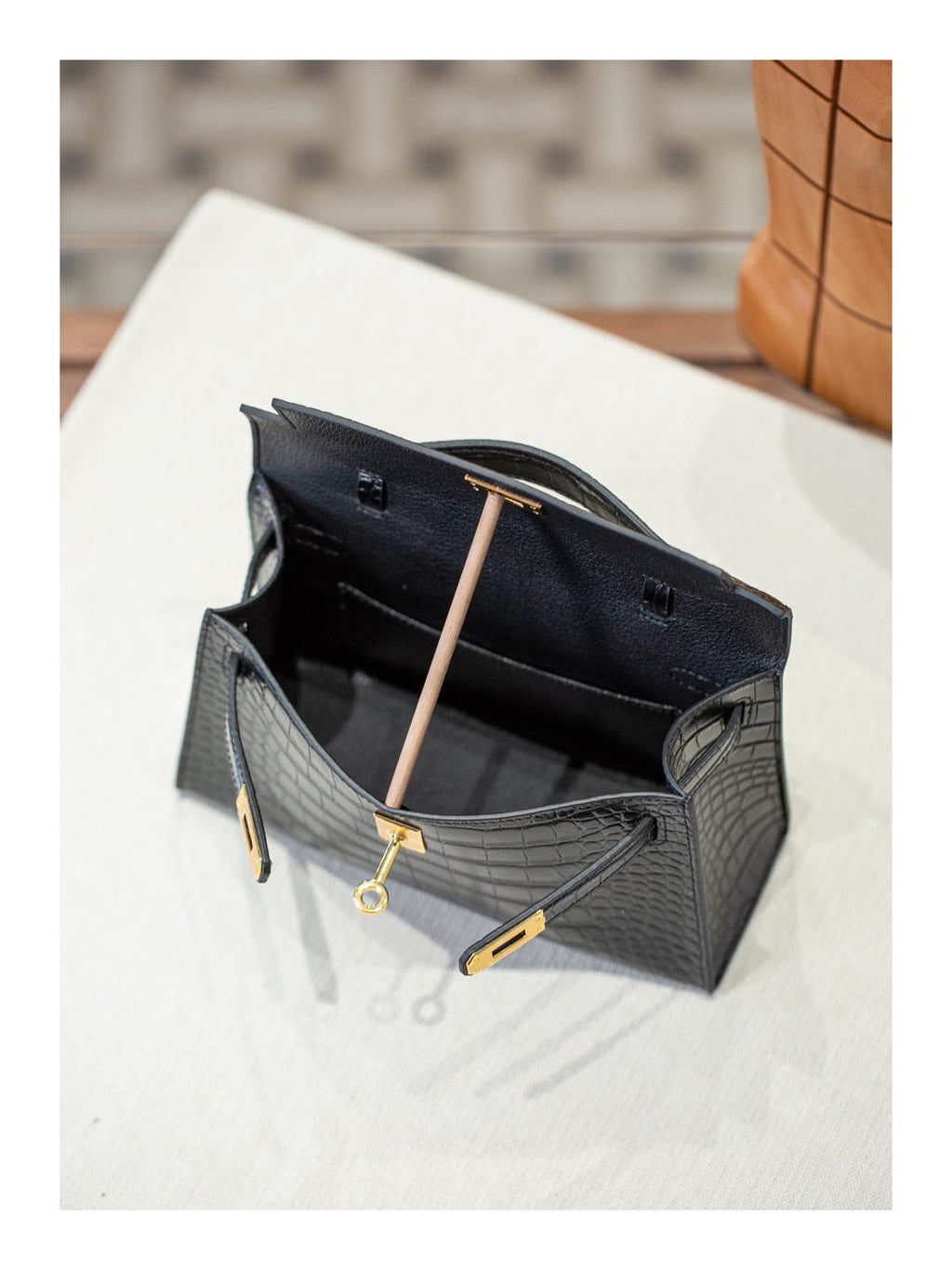 B1R66A4 Popular leather bag
