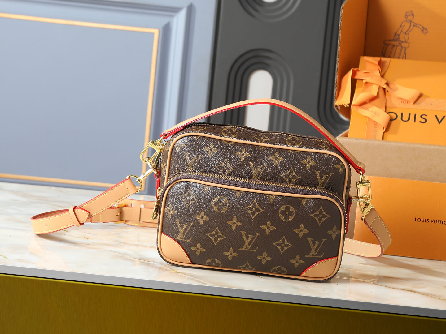 B1P46E108 Popular leather bag