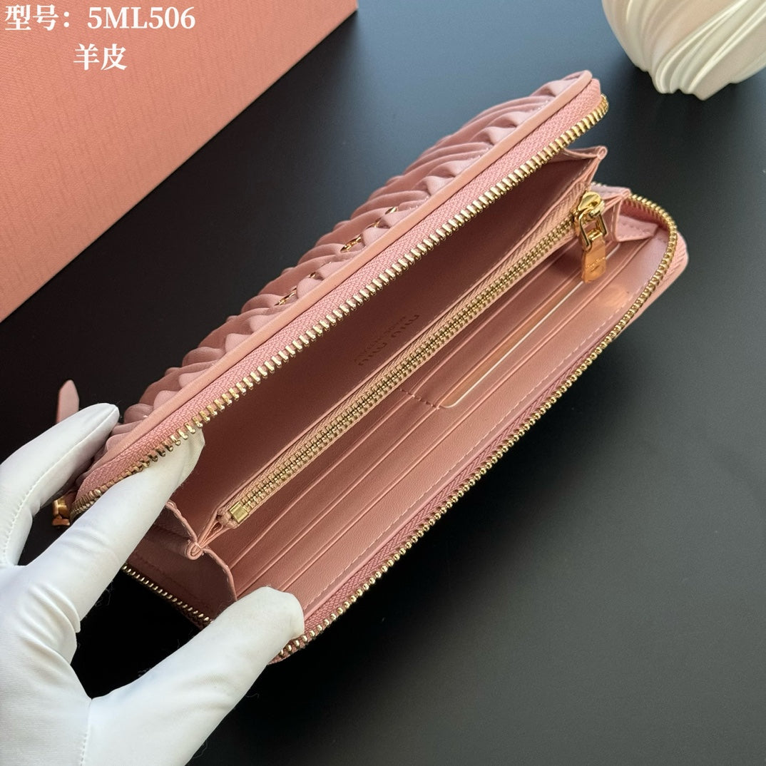 B1P46A123 Popular leather wallets