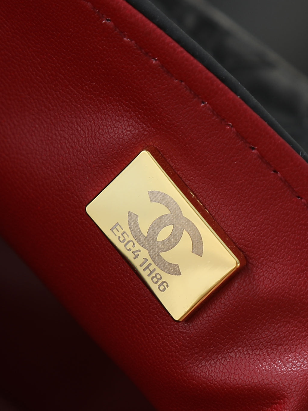B1R76C22 Popular leather bag