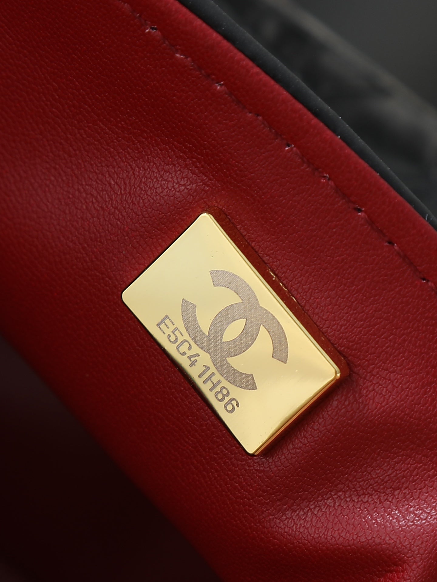 B1R76C22 Popular leather bag