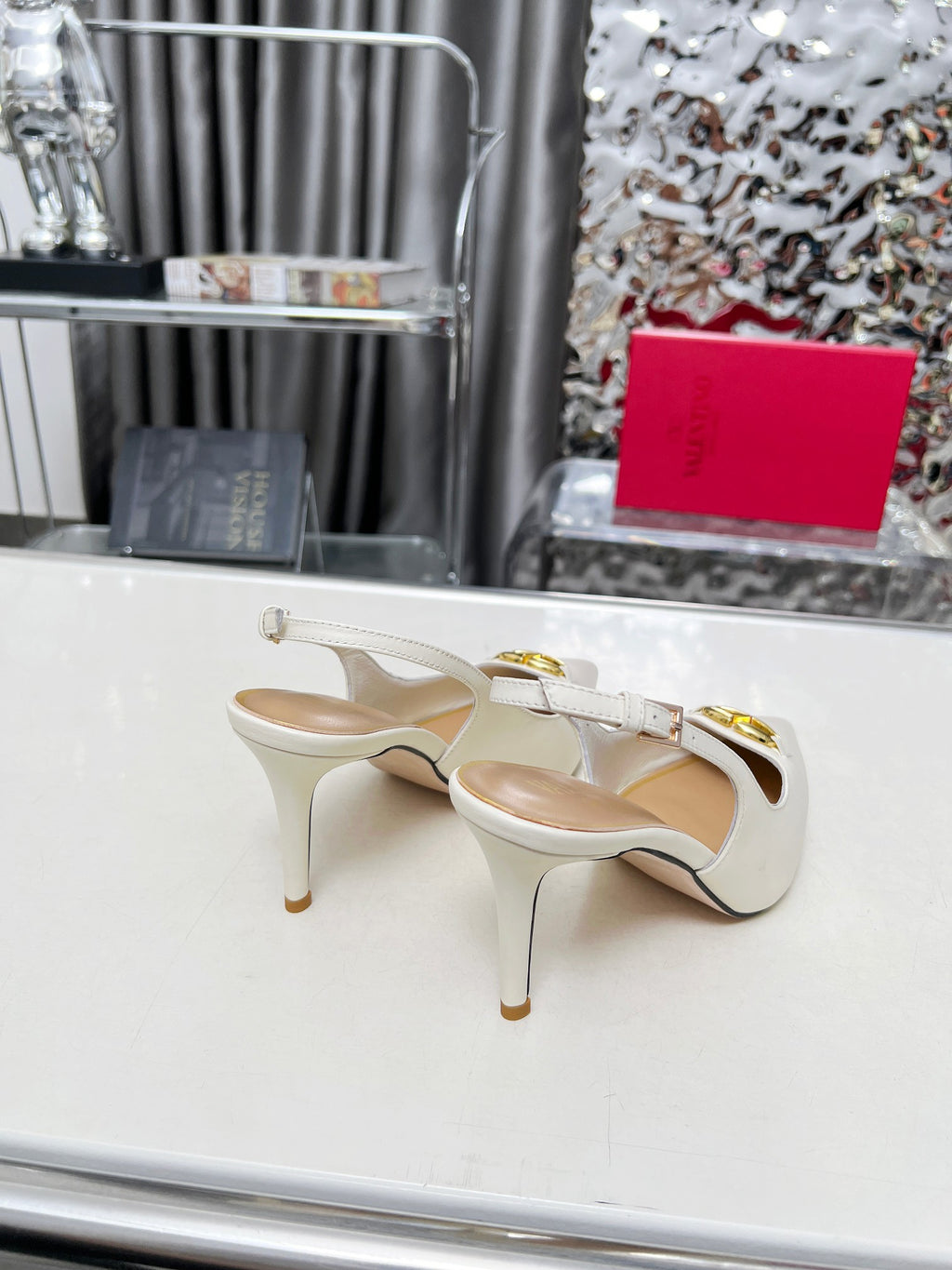 Z2R45VL17  Popular leather  High heels