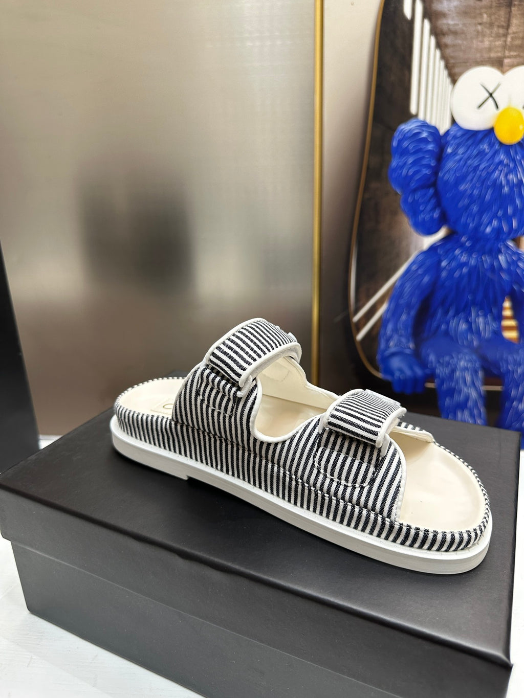 Z1R45C1  Popular sandals