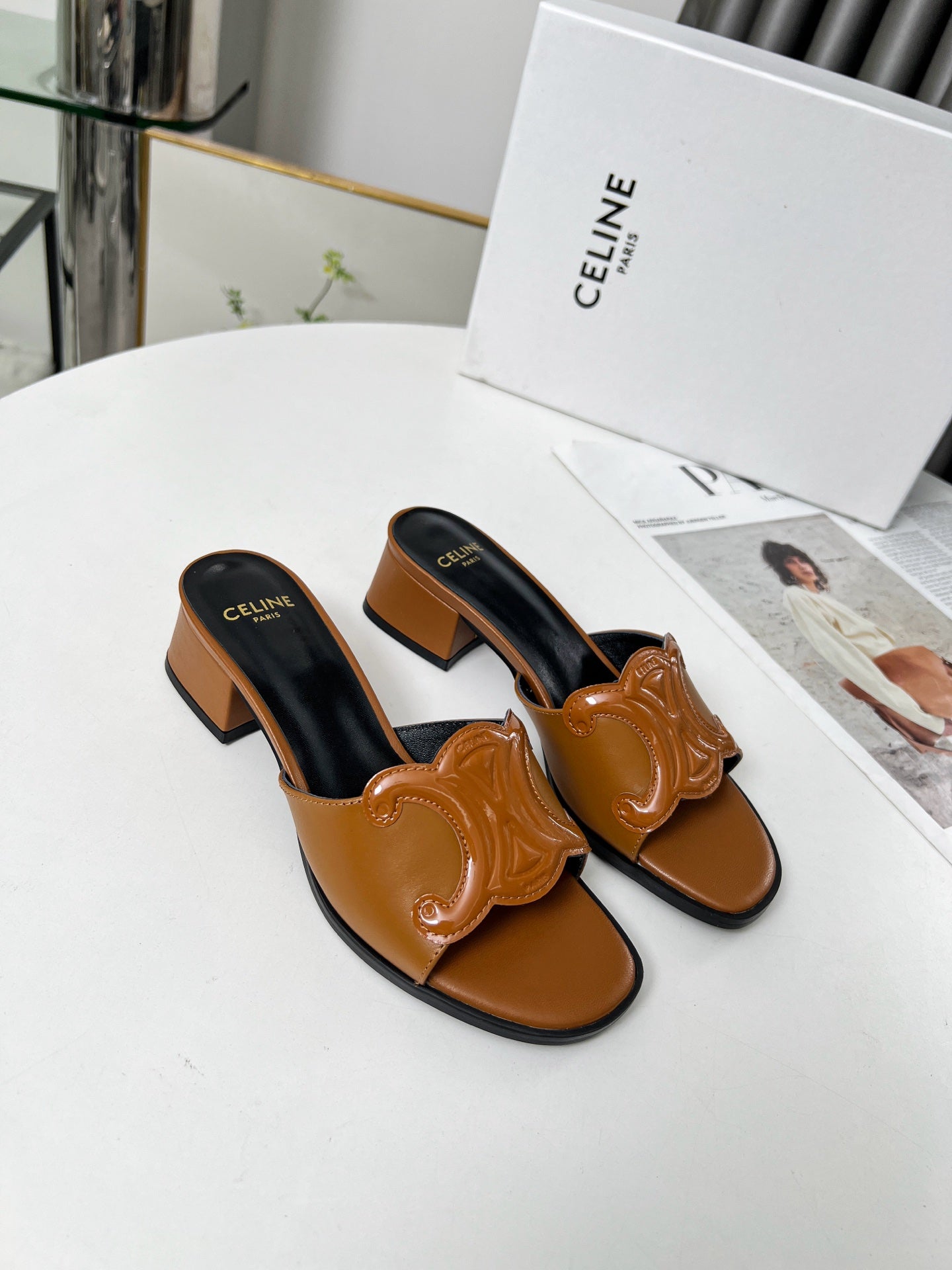 Z2Q55CL51  Popular leather shoes