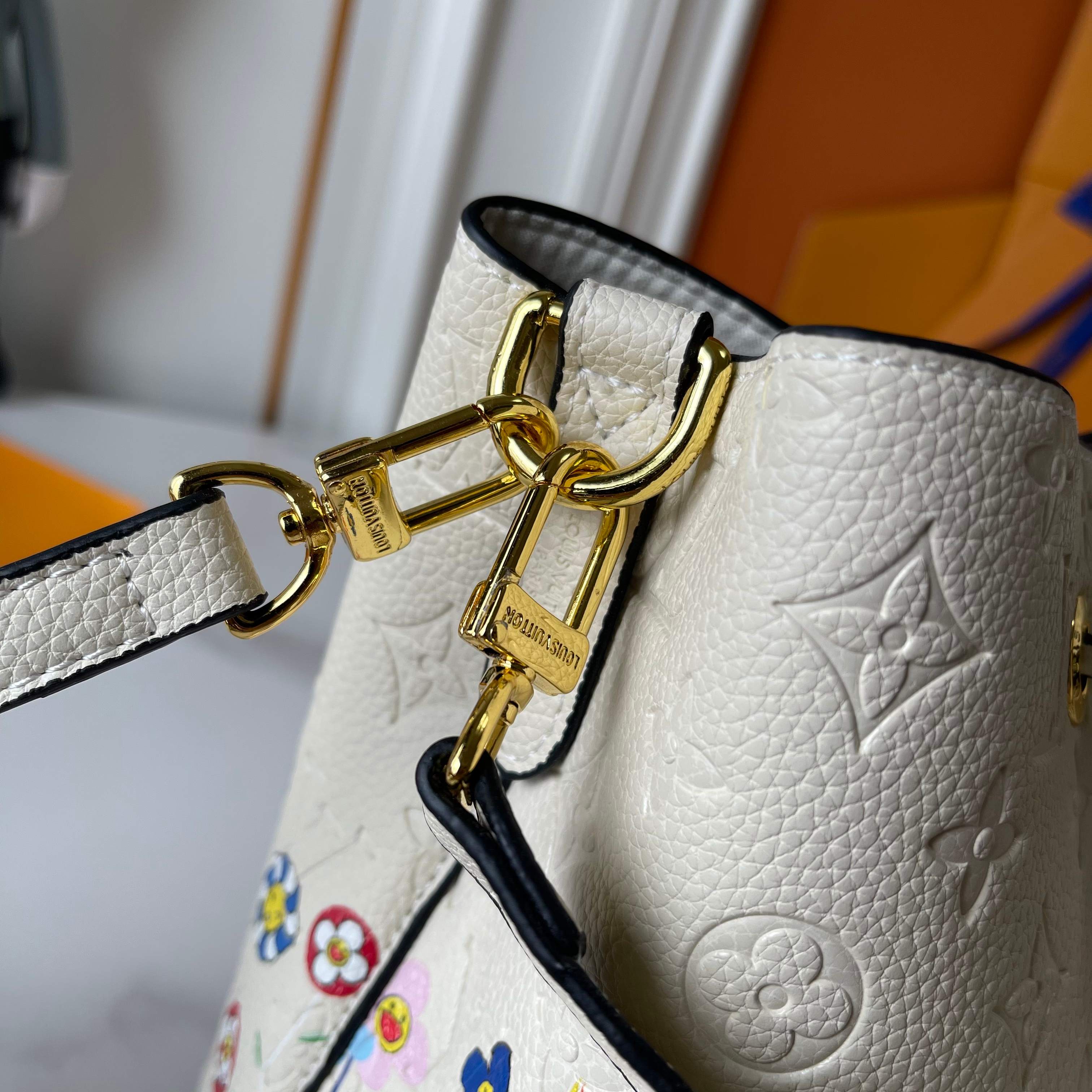 B1R15E33  Popular   leather bag