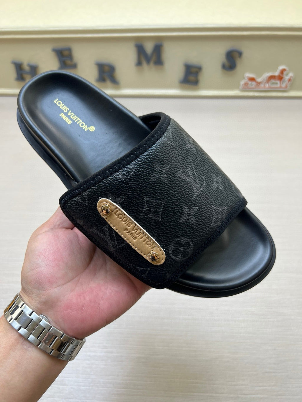 Z5N75E6  Popular Slippers