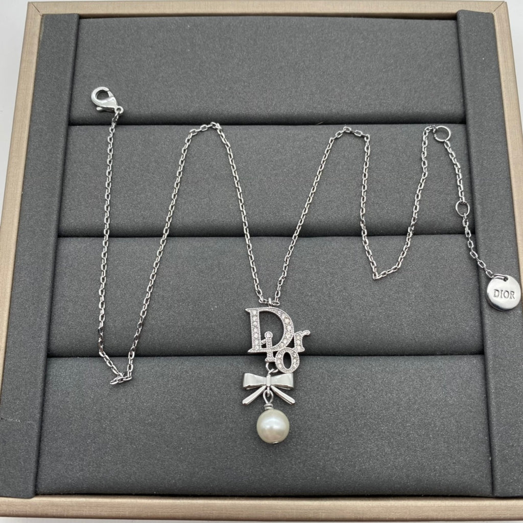 X1Q85D136X Popular Necklace. Earrings