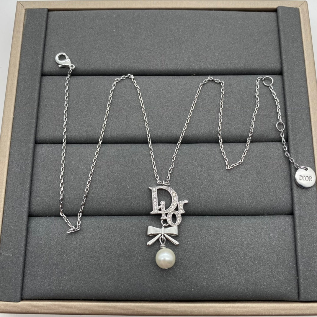 X1Q85D136X Popular Necklace. Earrings