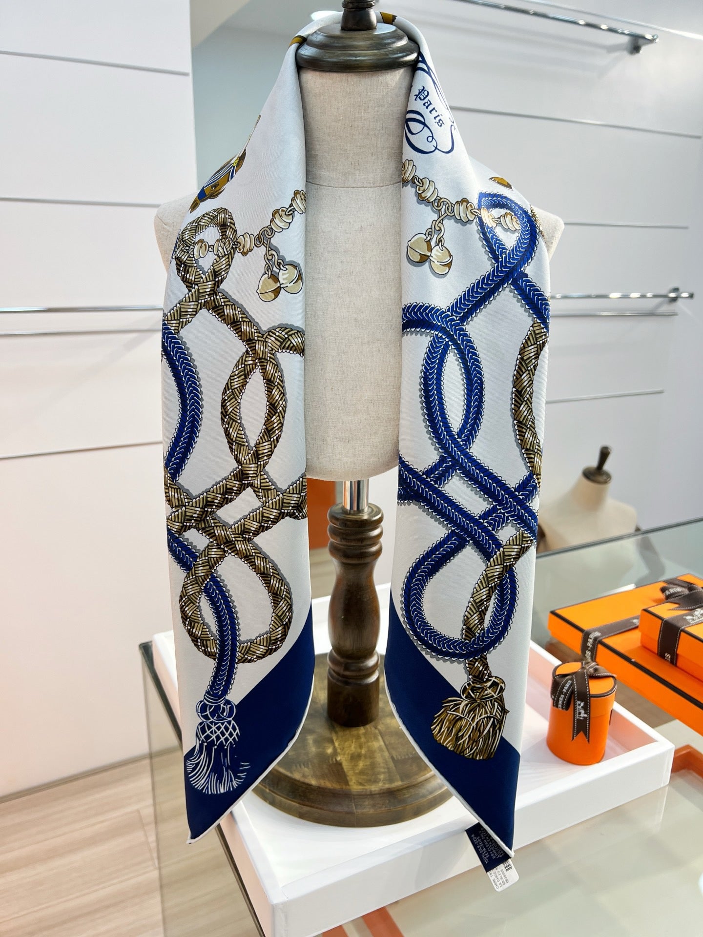 W1N46H37 Popular Silk Scarve