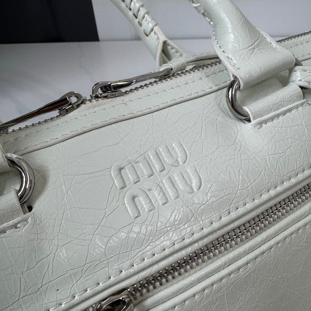 B1R76A21 Popular leather bag