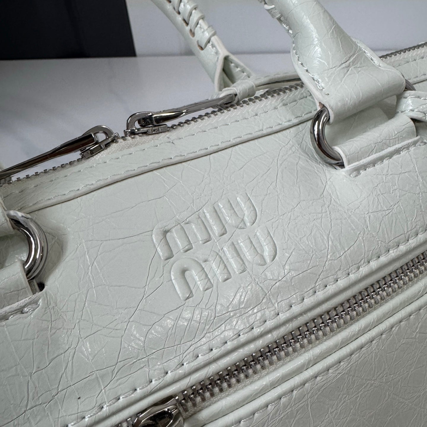 B1R76A21 Popular leather bag
