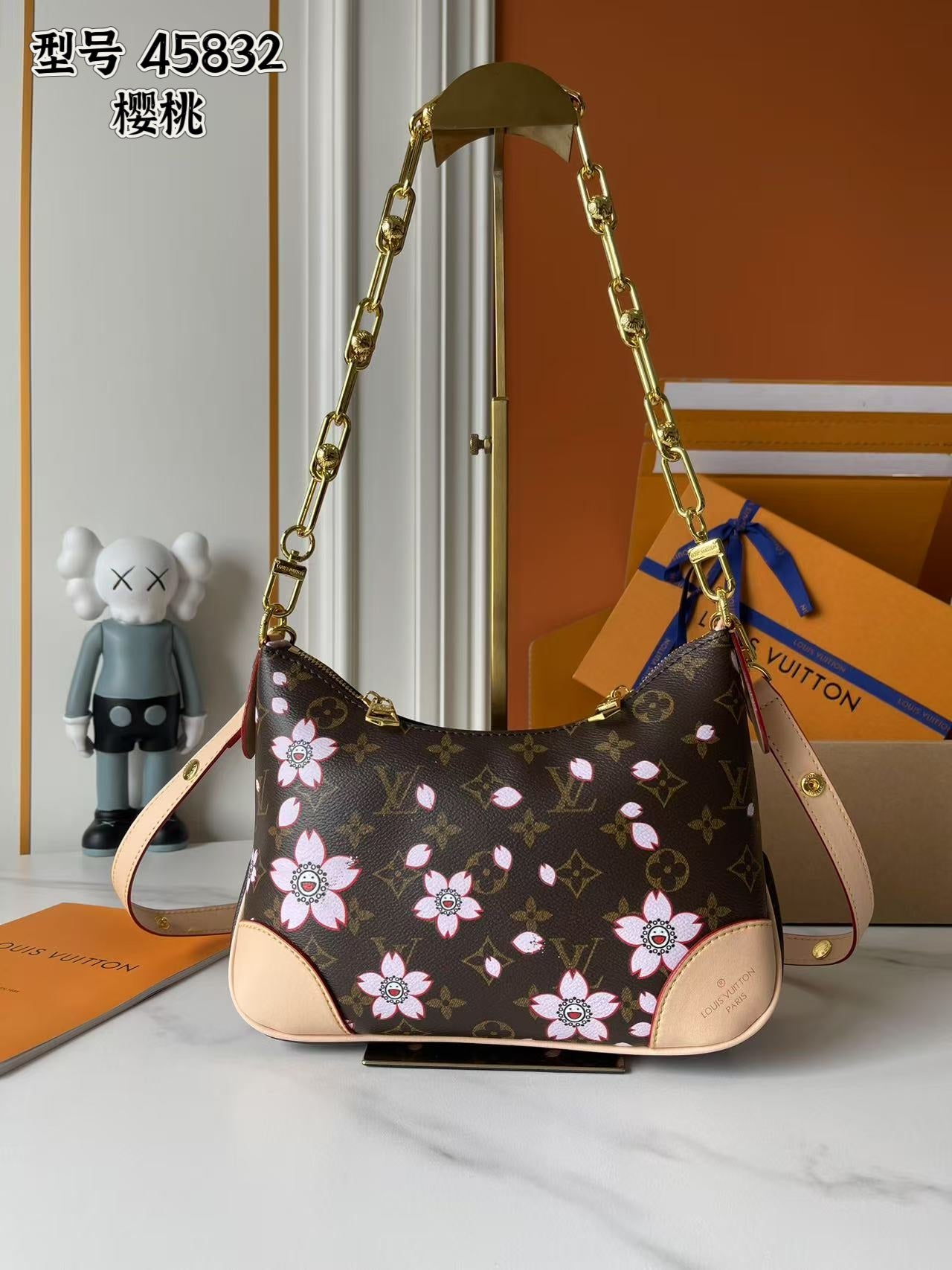 B1R76E01 Popular leather bag