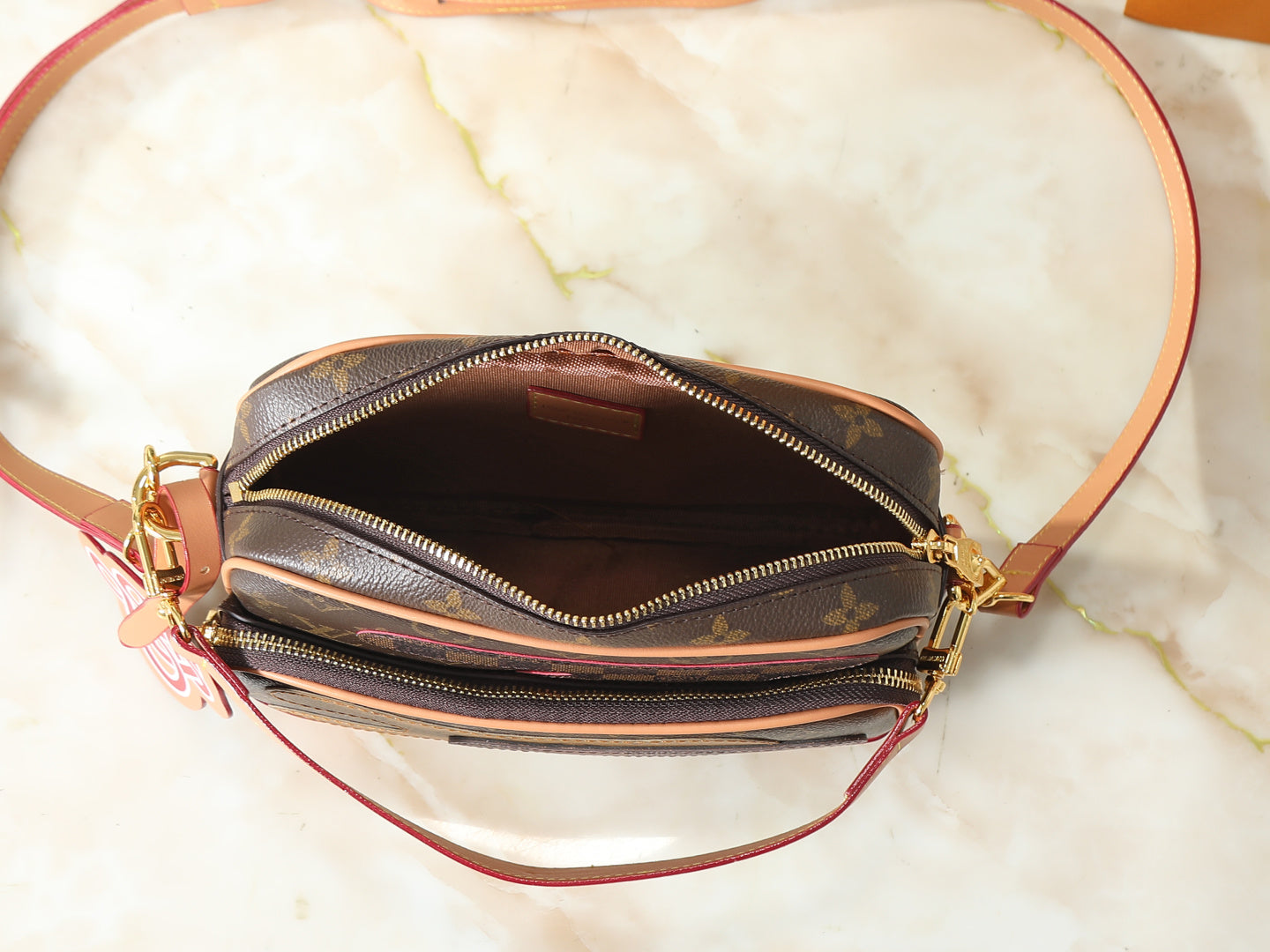 B1P46E110 Popular leather bag