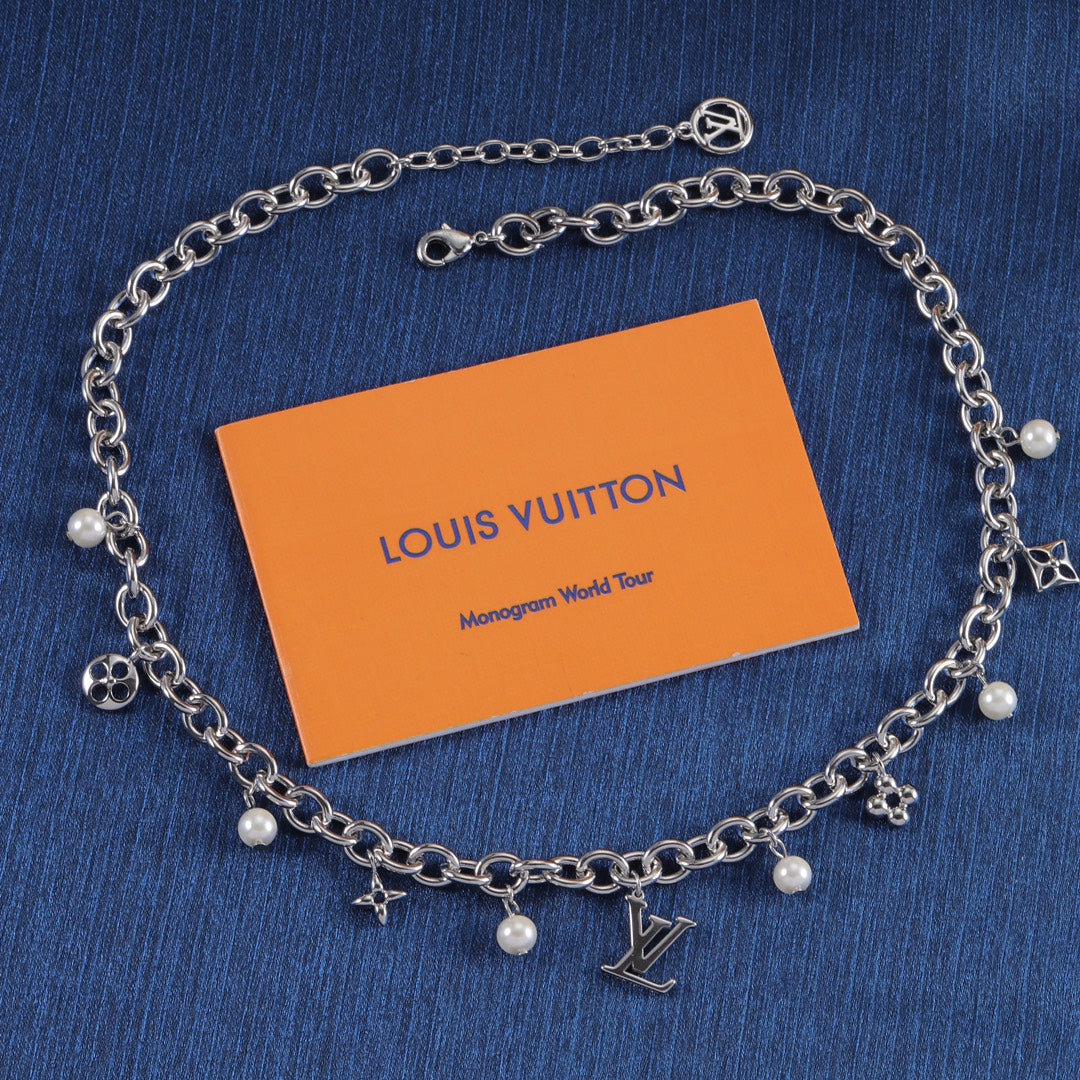 X1R75E32X Popular   Necklaces .