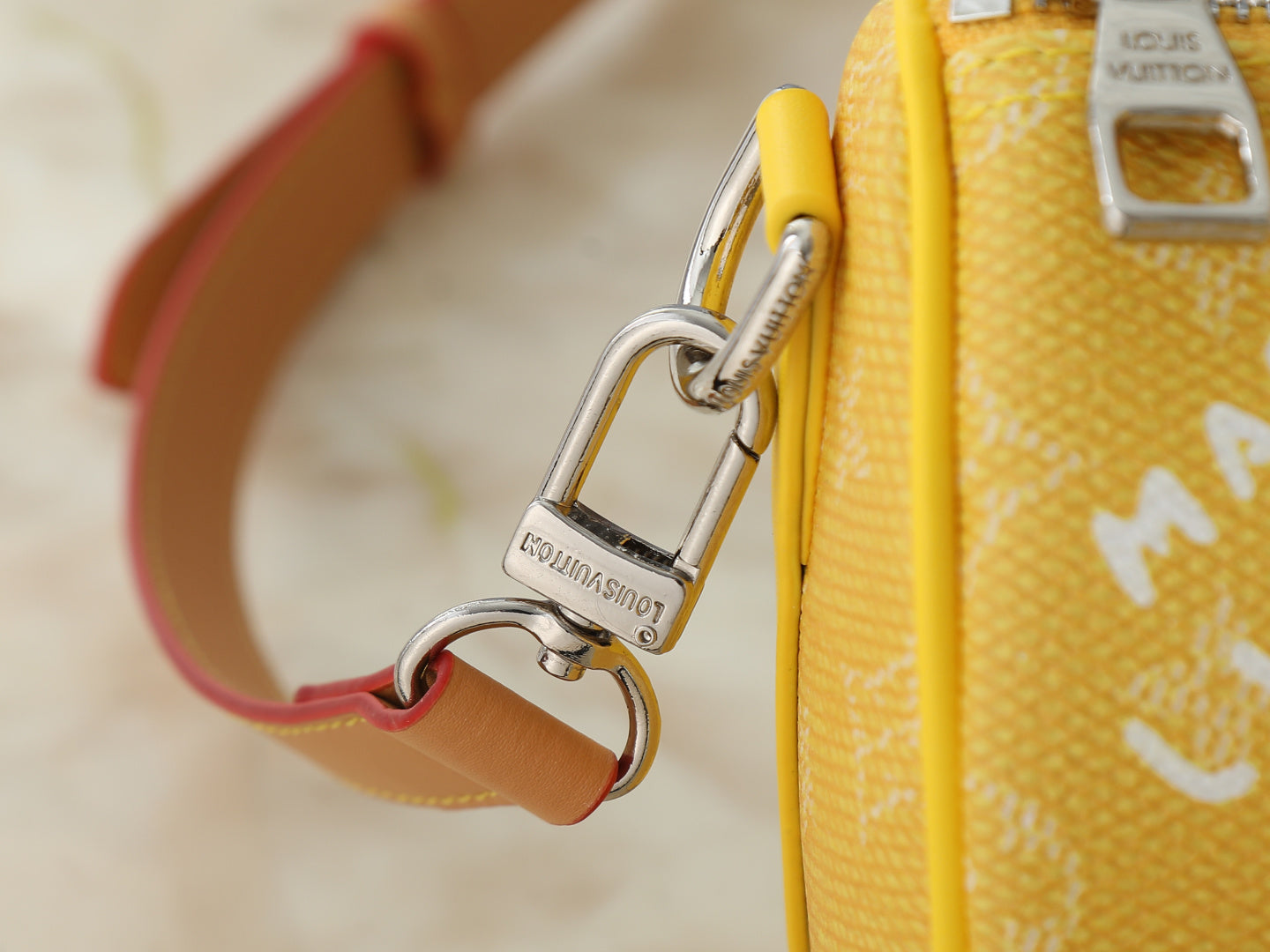 B1R76E50 Popular leather bag