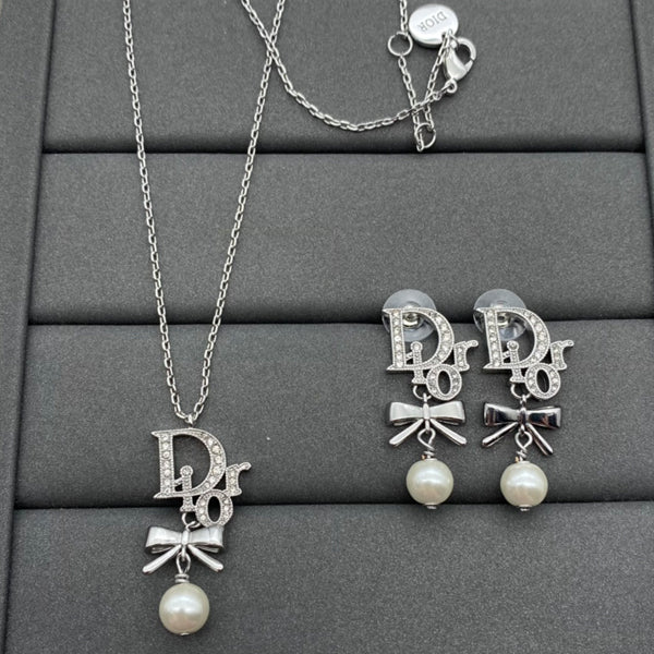 X1Q85D136X Popular Necklace. Earrings