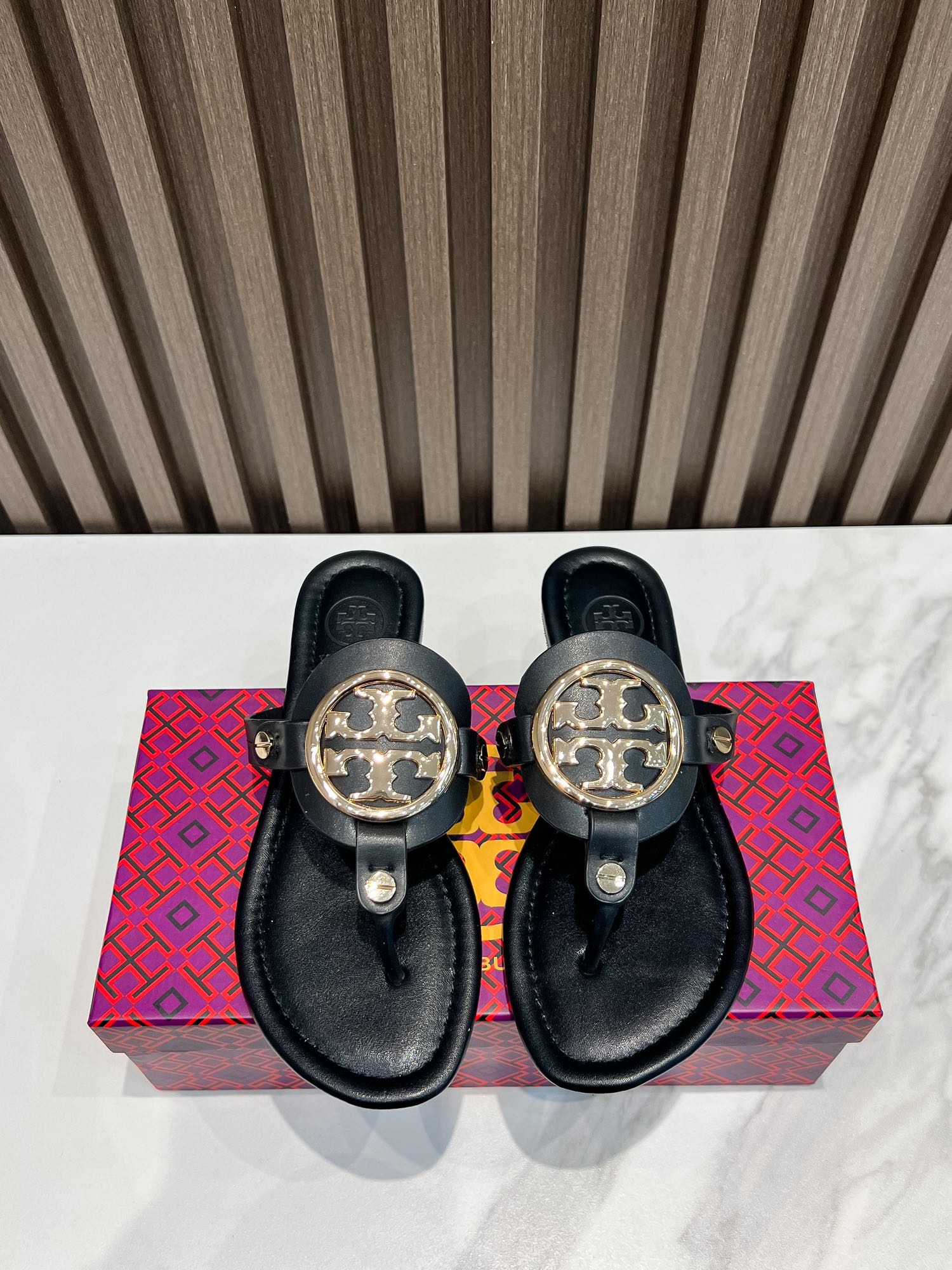 Z2Q55A34  Popular leather shoes