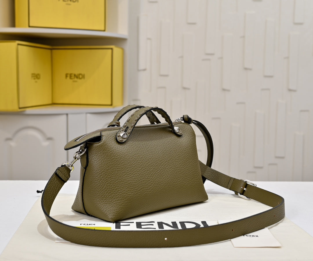 B1W35F109 Popular  leather bag