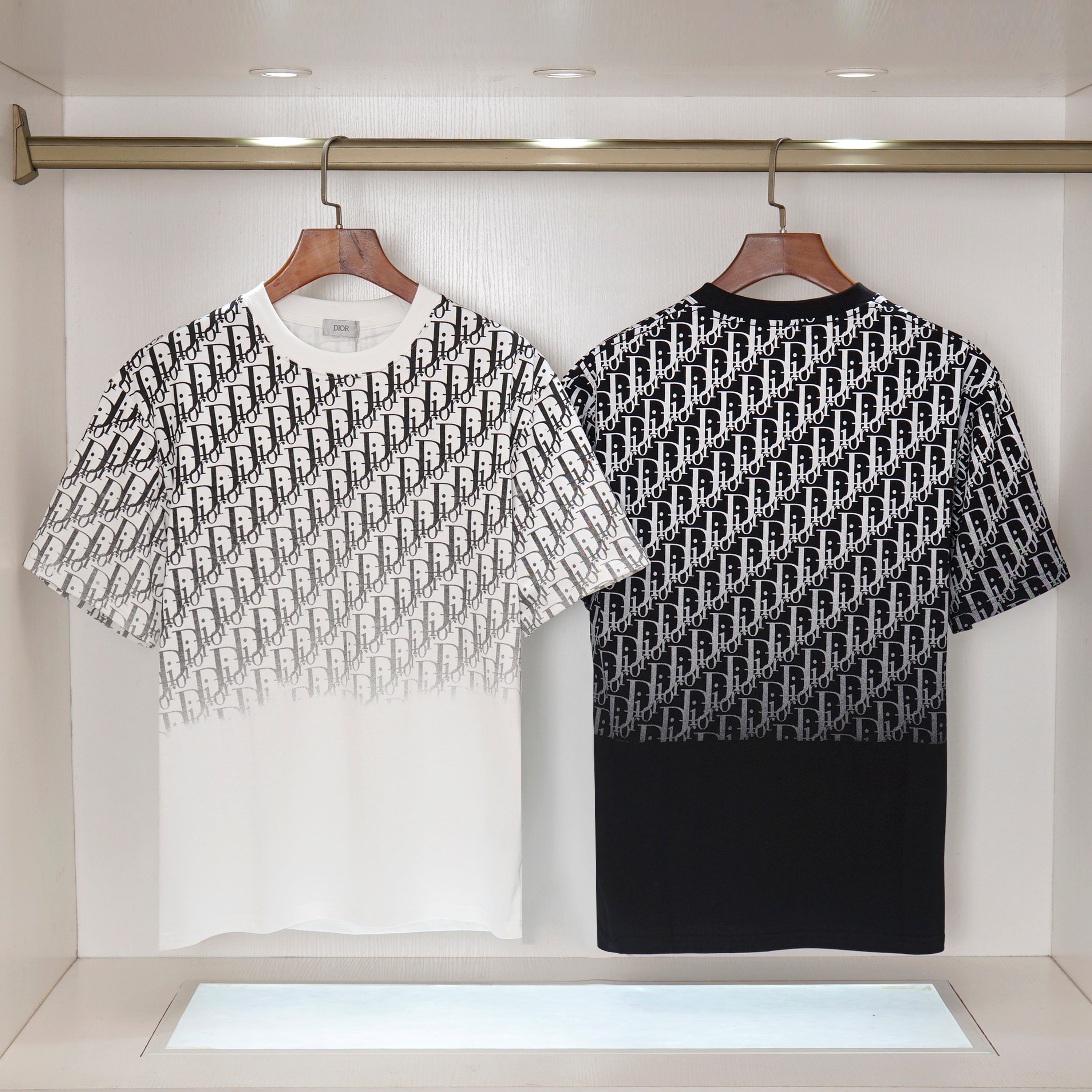 U1R76D11 Popular T-shirts
