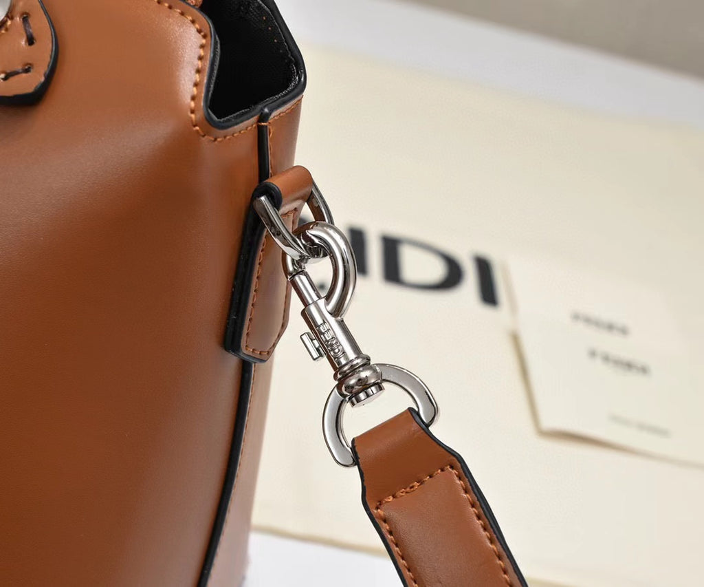 B12X44F321 Popular    leather bag 